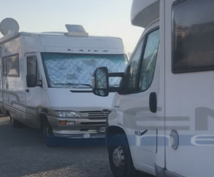 Sanremo: parcheggio 'selvaggio' dei camper a Pian di Poma, serve una regolamentazione maggiori controlli (Foto e Video) Sanremo: parcheggio 'selvaggio' dei camper a Pian di Poma, serve una regolamentazione maggiori controlli (Foto e Video)
