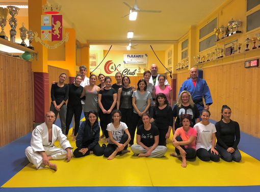 Imperia: concluso il primo corso di difesa personale femminile organizzato dalla Polizia di Stato, il prossimo a gennaio