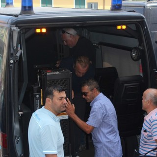 I momenti dell'ingresso di Caltagirone nel carcere di Imperia