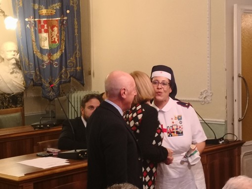 Imperia: insigniti dal Prefetto, nove nuovi Ufficiali e Cavalieri della Repubblica "Devono essere esempio e punto di riferimento" (Foto e video) Imperia: insigniti dal Prefetto, nove nuovi Ufficiali e Cavalieri della Repubblica "Devono essere esempio e punto di riferimento" (Foto e video)
