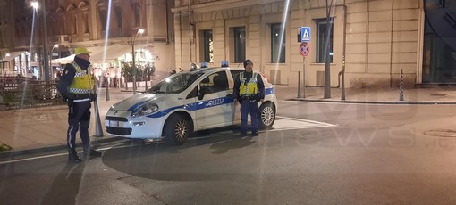 Sanremo: non si fermano i controlli della Polizia Municipale, verificati 85 veicoli in via Roma Sanremo: non si fermano i controlli della Polizia Municipale, verificati 85 veicoli in via Roma