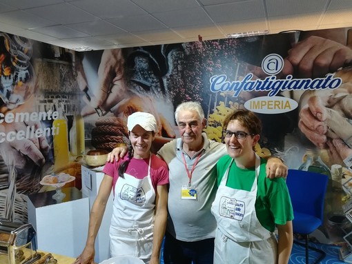 Sanremo: MOAC, allo stand di Confartigianato degustazione gratuita dei canestrelli di Taggia