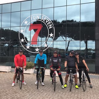 El 'Diablo' Claudio Chiappucci in riviera per consegnare il suo libro al Principe di Monaco ed al titolare della Fun Seven