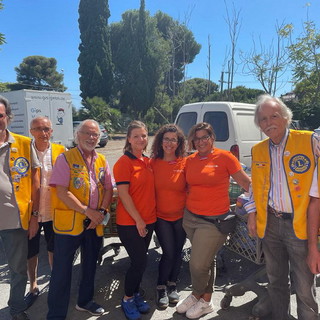 Lions Club Sanremo Host: 40 borse di generi alimentari per 40 famiglie aiutate da Don Marco Moraglia a San Rocco