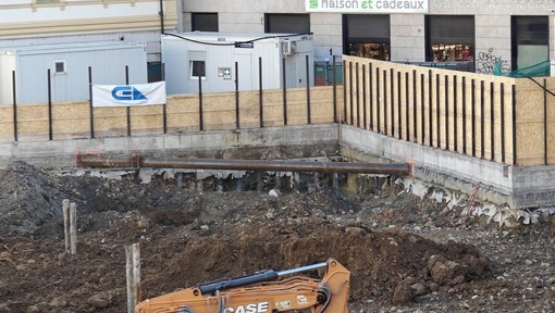 Sanremo: parcheggio di piazza Eroi, oggi nuovo sopralluogo e installazione del primo 'puntone' (Foto) Sanremo: parcheggio di piazza Eroi, oggi nuovo sopralluogo e installazione del primo 'puntone' (Foto)