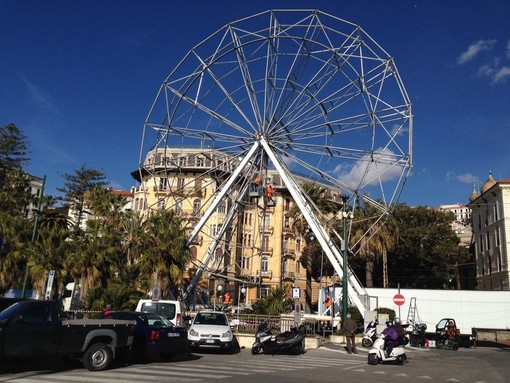 Sanremo: è iniziata la costruzione della ruota panoramica in piazzale Dapporto