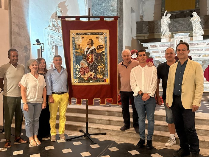 Ventimiglia svela il Drappo d’Onore 2026 e celebra cinquant'anni di storia con la mostra "Cammino nella Storia – Trame di Storia" (Foto) Ventimiglia svela il Drappo d’Onore 2026 e celebra cinquant'anni di storia con la mostra "Cammino nella Storia – Trame di Storia" (Foto)