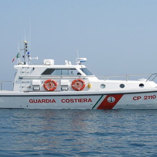 Imperia: peschereccio oltre i limiti della navigazione, intervento della Guardia Costiera Imperia: peschereccio oltre i limiti della navigazione, intervento della Guardia Costiera