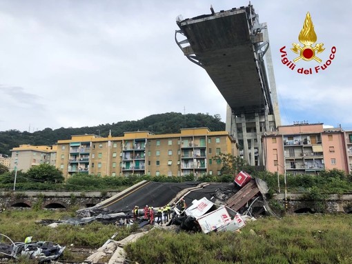 Il crollo del ponte sul Polcevera e le ripercussioni sul turismo: a rischio i flussi del weekend e si teme l’effetto psicosi