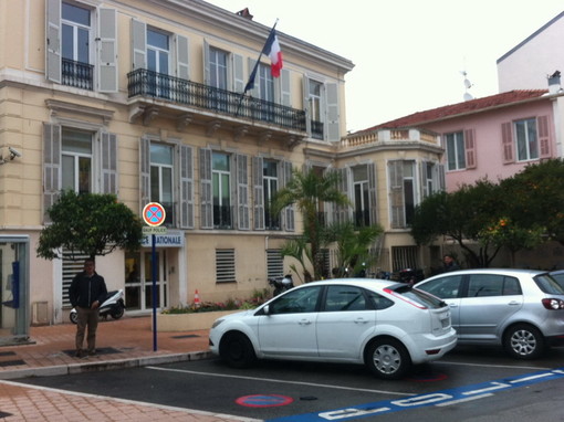 Gli uffici della Gendarmerie dove si trova ora Bartolomeo Gagliano Gli uffici della Gendarmerie dove si trova ora Bartolomeo Gagliano