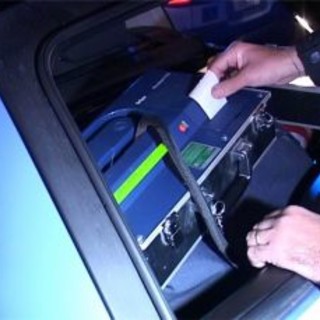 Serie di controlli della Polizia ieri sera ad Imperia e Sanremo per l'ultimo giorno di scuola Serie di controlli della Polizia ieri sera ad Imperia e Sanremo per l'ultimo giorno di scuola