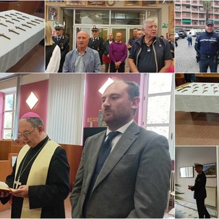 Ventimiglia, in Comune tornano i crocifissi. Il vescovo Suetta: "Iniziativa che non contrasta con la laicità dello Stato" (Foto e video)