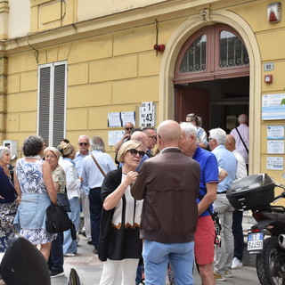 Elezioni a Sanremo: ancora in calo la percentuale votanti, alle 12 è stata del 12,48% (nel 2014 fu del 15,17%) Elezioni a Sanremo: ancora in calo la percentuale votanti, alle 12 è stata del 12,48% (nel 2014 fu del 15,17%)