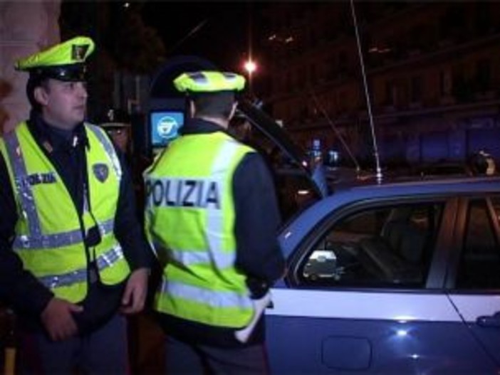Nuovo caso a Sanremo: Polizia e Asl trovano cibo scaduto e scovano deposito a cielo aperto, nei guai ristorante del centro