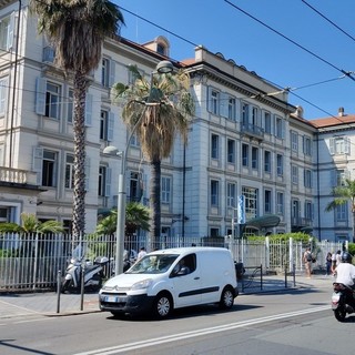 Sanremo: arrestati i due napoletani che avevano rapinato dell'orologio un australiano di fronte all'ospedale Sanremo: arrestati i due napoletani che avevano rapinato dell'orologio un australiano di fronte all'ospedale