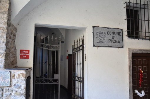 Pigna: “La stazione fognaria di sollevamento non funziona”, l'attacco del consigliere di minoranza Maurizio Oddo contro il Sindaco Simonetti Pigna: “La stazione fognaria di sollevamento non funziona”, l'attacco del consigliere di minoranza Maurizio Oddo contro il Sindaco Simonetti