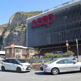 Dopo due settimane di lavori: il supermercato Coop di Ventimiglia riapre completamente rinnovato (Foto) Dopo due settimane di lavori: il supermercato Coop di Ventimiglia riapre completamente rinnovato (Foto)