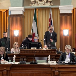 A Sanremo finisce l’era Biancheri, il sindaco saluta il consiglio dopo 10 anni: “È il momento di cambiare, c’è bisogno di nuova linfa”