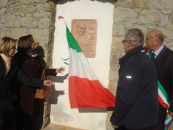 Bajardo: grande commozione ieri a Bajardo per l'inaugurazione del bassorilievo che ricorda Mons. Raffa