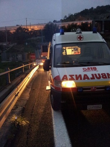 Vallecrosia: due persone investite in via Colombo, per loro lievi ferite Vallecrosia: due persone investite in via Colombo, per loro lievi ferite