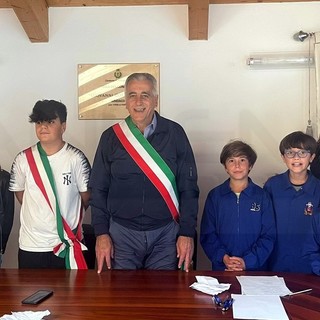 Pompeiana: ieri la prima seduta del Consiglio comunale dei Ragazzi, eletto Sindaco Stefano Schiavone Pompeiana: ieri la prima seduta del Consiglio comunale dei Ragazzi, eletto Sindaco Stefano Schiavone