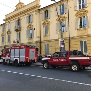 Sanremo: nelle scorse settimane crepe nei muri al 'Turistico' di corso Cavallotti, oggi controlli dei VVF