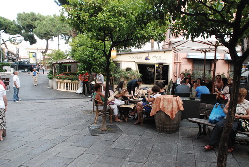 Sanremo: controlli sui dehor in città, chi non si metterà in regolare verrà multato o fatto chiudere Sanremo: controlli sui dehor in città, chi non si metterà in regolare verrà multato o fatto chiudere