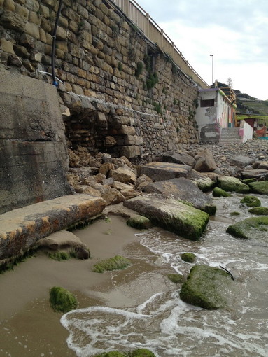 Sanremo: un 'buco' nel muro alla 'Grotta degli Orsi' in zona 'Tre Ponti', la mail di un lettore
