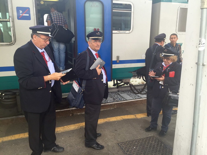 Trenitalia Liguria: prosegue la campagna antievasione sui treni regionali, controlli a terra e a bordo Trenitalia Liguria: prosegue la campagna antievasione sui treni regionali, controlli a terra e a bordo