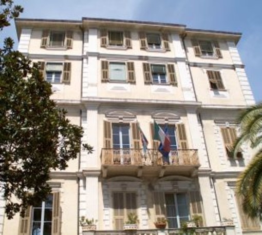 Sanremo: abusivismo e merce contraffatta in città, la Polizia Municipale sequestra oltre 5mila pezzi