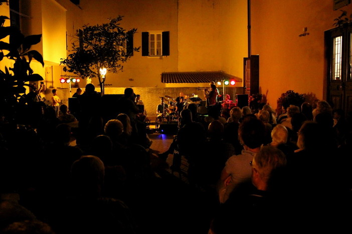 Sanremo: grande partecipazione in frazione Coldirodi per il concerto degli 'Stolen Moments' Sanremo: grande partecipazione in frazione Coldirodi per il concerto degli 'Stolen Moments'