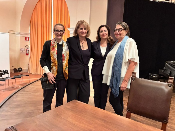 Una lezione di vita e di leadership, Cristina Scocchia presenta "Il coraggio di provarci" a Bordighera (Foto)