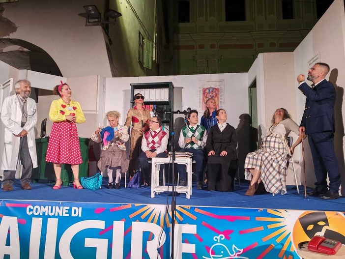 Riva Ligure, debutto all'aperto da tutto esaurito per "Benvenuta Memole": grande successo per 'Gli SpacciAttori sogni' Riva Ligure, debutto all'aperto da tutto esaurito per "Benvenuta Memole": grande successo per 'Gli SpacciAttori sogni'