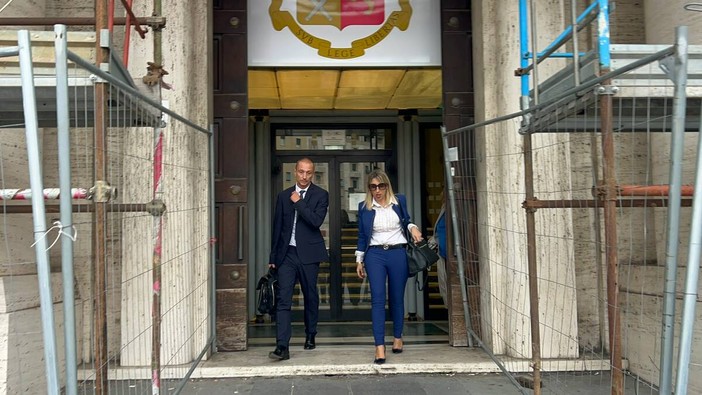 Caso Beatrice, sei ore di incidente probatorio a Genova. Le sorelline ascoltate, i legali: “Nessun commento sulle dichiarazioni” Caso Beatrice, sei ore di incidente probatorio a Genova. Le sorelline ascoltate, i legali: “Nessun commento sulle dichiarazioni”