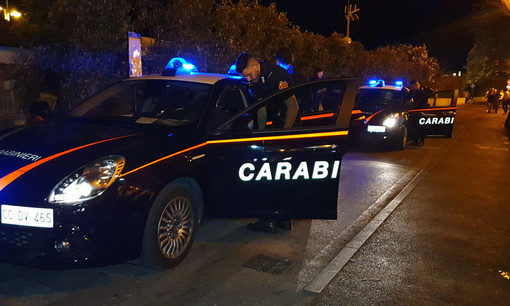 Cena da incubo a Sanremo: 42enne costringe un commensale a consegnargli 4 mila euro sotto la minaccia di un coltello Cena da incubo a Sanremo: 42enne costringe un commensale a consegnargli 4 mila euro sotto la minaccia di un coltello