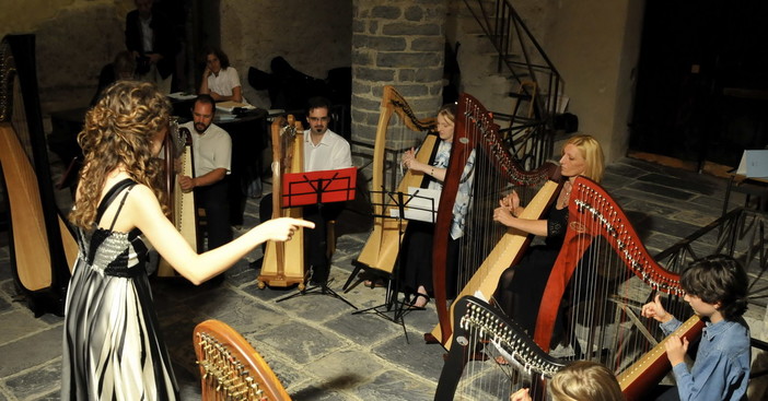 Montalto: è iniziata la seconda edizione del corso d'arpa con Caterina Bergo Montalto: è iniziata la seconda edizione del corso d'arpa con Caterina Bergo