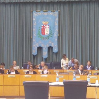 Imperia: il Consiglio Comunale vota la variazione degli equilibri di bilancio. La minoranza esce dall'aula. Luca Lanteri "Una pessima partenza"