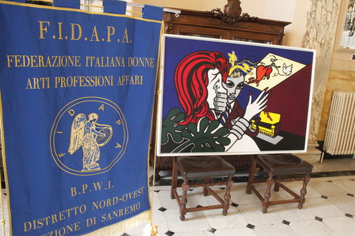 Il dipinto 'Criminal Heart' esposto al teatro Ariston durante il 65° Festival di Sanremo