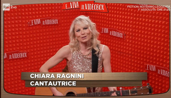 Chiara Ragnini su RaiDue a 'E Viva il VideoBox': la cantautrice ligure è andata in onda ospite subito dopo Fiorello Chiara Ragnini su RaiDue a 'E Viva il VideoBox': la cantautrice ligure è andata in onda ospite subito dopo Fiorello
