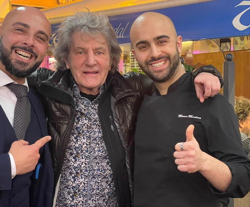 Festival di Sanremo 2023: Fedez e Fausto Leali a cena 'Da Nicò', piazzetta strapiena già ieri sera (Foto) Festival di Sanremo 2023: Fedez e Fausto Leali a cena 'Da Nicò', piazzetta strapiena già ieri sera (Foto)