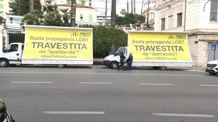 Sanremo: scatta la protesta contro Achille Lauro, due camion 'vela' girano per la città del Festival (Foto)