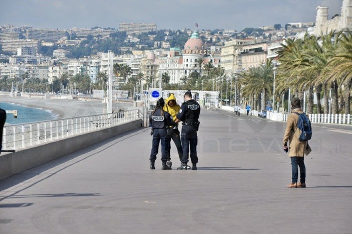 Stop ai riti di Pasqua. Furti di mascherine e di gel negli ambulatori. I dati dell’epidemia in Francia e nel Principato di Monaco