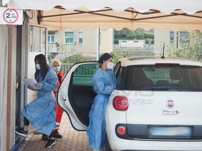 Tamponi gratis per gli alunni anche in farmacia: Liguria al lavoro per completare le procedure