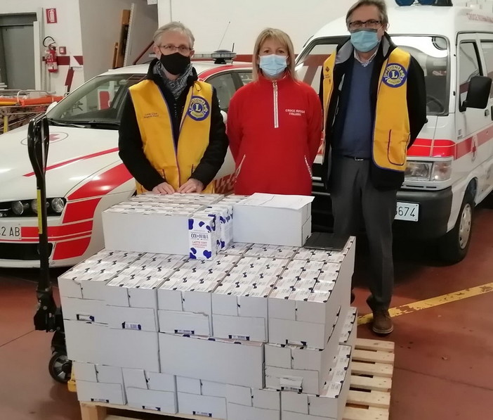 Il Lions Club Imperia Host vicino a chi ha bisogno: donati 400 litri di latte consegnati alla Croce Rossa Il Lions Club Imperia Host vicino a chi ha bisogno: donati 400 litri di latte consegnati alla Croce Rossa