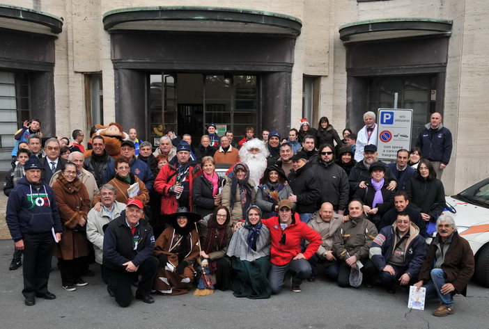 Anche quest'anno con il club di Garlenda i 'cinquini' ed il sorriso dei bimbi al 'Gaslini' Anche quest'anno con il club di Garlenda i 'cinquini' ed il sorriso dei bimbi al 'Gaslini'