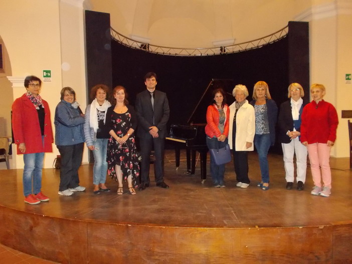 Bordighera: grande successo ieri sera per il concerto-spettacolo di Leonardo Locatelli (Foto) Bordighera: grande successo ieri sera per il concerto-spettacolo di Leonardo Locatelli (Foto)