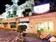 Sanremo: clochard sfida il forte vento e dorme sulla panchina di fronte al Casinò Sanremo: clochard sfida il forte vento e dorme sulla panchina di fronte al Casinò