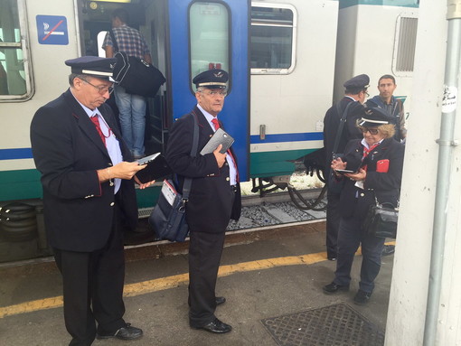 Trenitalia regionale in Liguria, lotta sistematica all’evasione: treni e stazioni al setaccio, rilevata un’evasione media del 10%
