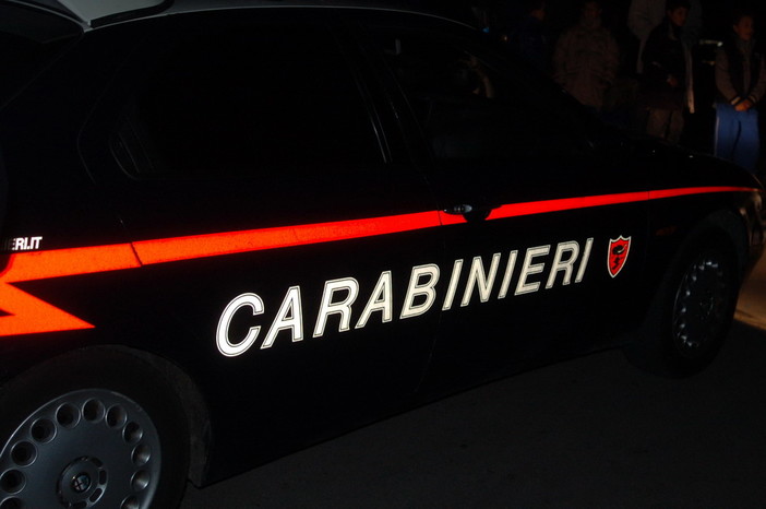Pompeiana: 55enne litiga con la moglie, all'arrivo dei Carabinieri li assale e li ferisce Pompeiana: 55enne litiga con la moglie, all'arrivo dei Carabinieri li assale e li ferisce