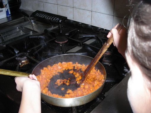 Ventimiglia: 'Chef per un giorno', ieri la 4a della Primaria di Nervia al progetto 'Dall'orto al piatto' Ventimiglia: 'Chef per un giorno', ieri la 4a della Primaria di Nervia al progetto 'Dall'orto al piatto'